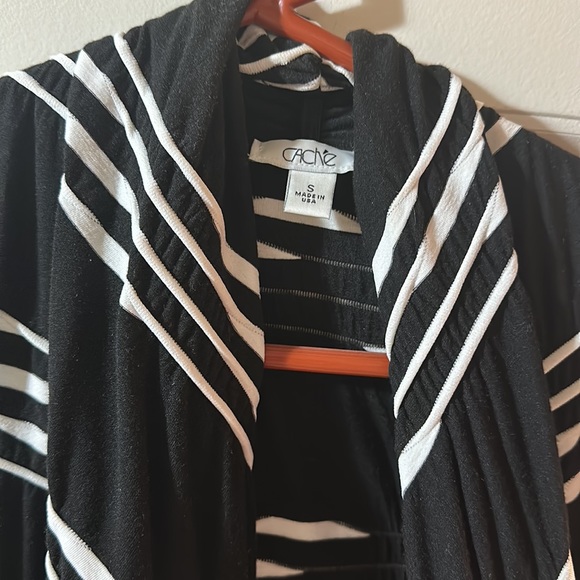 💘 Cache black and white vest - Picture 2 of 3